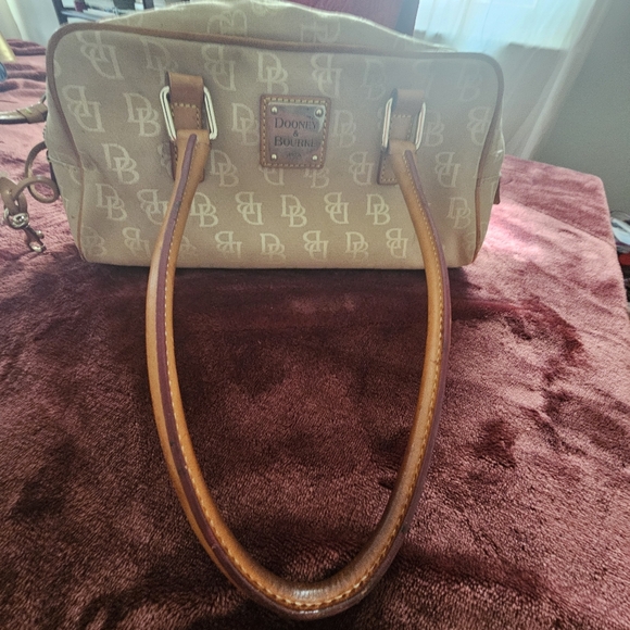 Dooney & Bourke - Picture 4 of 5
